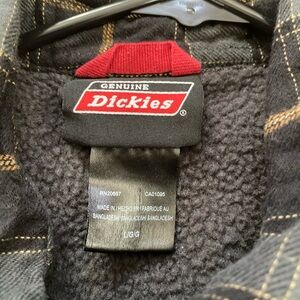 Dickies winter jacket brand new never worn. Size large runs like a medium